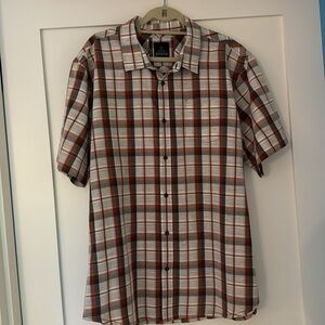 Prana men’s short sleeve button down short in excellent condition.